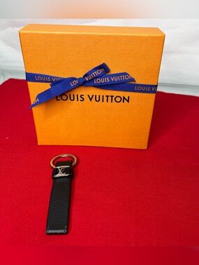 Louis Vuitton Infini LV Dragonne Key Holder Keychain Black Leather Keyring
